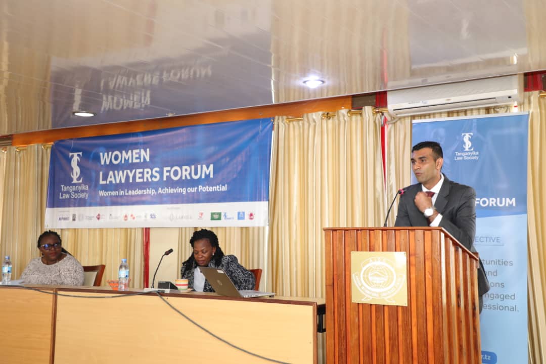 badrujumah's tweet photo. @ShehzadaWalli always sprinkles his speeches with humor whilst maintaining the seriousness of the subject. Such a joy to listen to. He is ready to be voted for presidency @TanganyikaLaw 2021. #OneTLS #OneSociety https://t.co/B5OjA9L5Yb