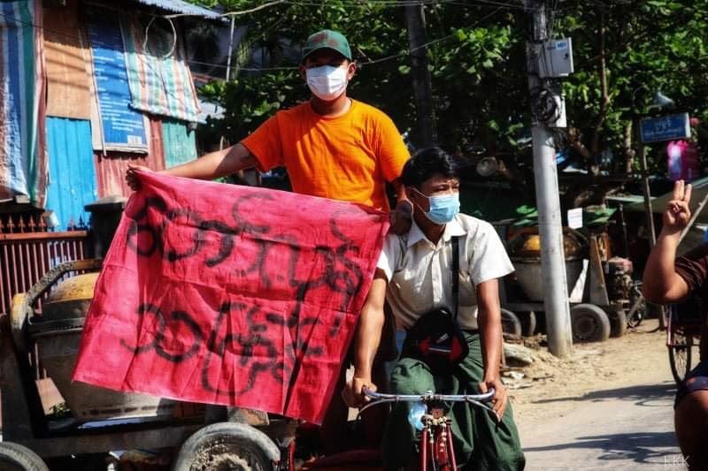 Youths on bicycles in Thuwunna, #Yangon, rallied against the military dictatorship this afternoon (Apr 15). #RevolutionaryThingyan #WhatsHappeningInMyanmar