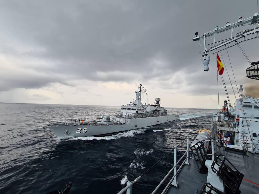 MPA_Barat's tweet photo. “The best preparation for tomorrow is doing your best today”

@kdjebat29 &amp; @Lekir26 melaksanakan Latihan Evolusi Light Jackstay Transfer di laut sebagai persediaan #EksKERISMAS27 

@tldm_rasmi 
@reza_azeranil63 
@ARBA_My 
@eetaipeng 
@emmryshahril 
#Readiness
#NavyUpdate https://t.co/A75htRyYyP