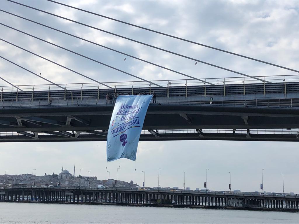 KBGuclu's tweet image. Bugün Galata Kulesi ve Haliç Köprüsü'ndeydik. Bizi gördünüz mü? 💥💜

"İstanbul Sözleşmesi Bizim!" demeye her yerden devam edeceğiz. ✌️