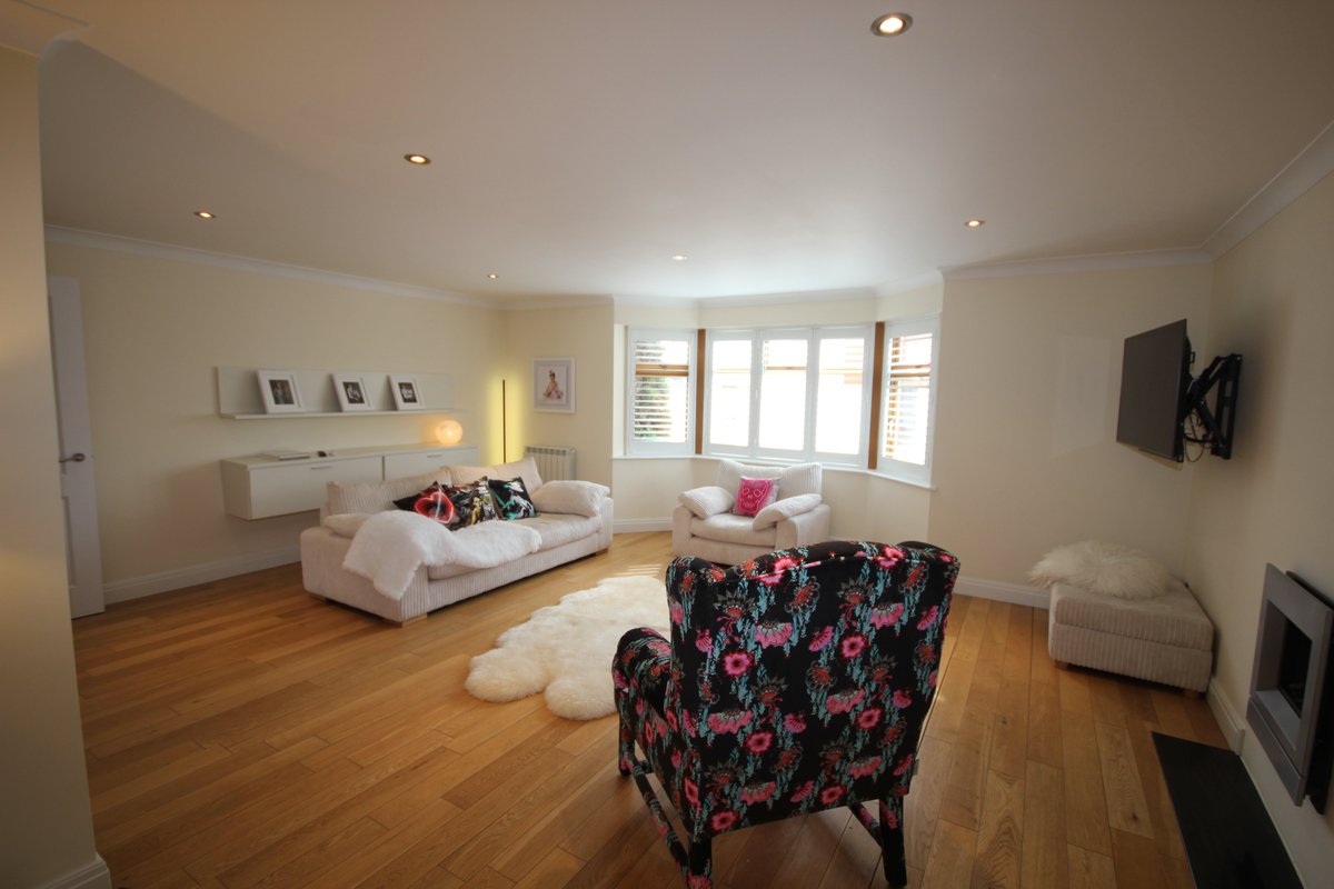BenestEstates's tweet photo. 🔑OPEN VIEWING SAT 17th APRIL 10.00-11.00🔑

Qualified/Entitled £1,495,000  St Brelade
4 bed 3 bath modern home
Exclusive close of detached houses
Short walk to St Brelade's Bay
Open plan living space
Large plot, 130ft garden
Garage and ample parking

https://t.co/CjqeyKlGeA https://t.co/LmMx0WD4dR