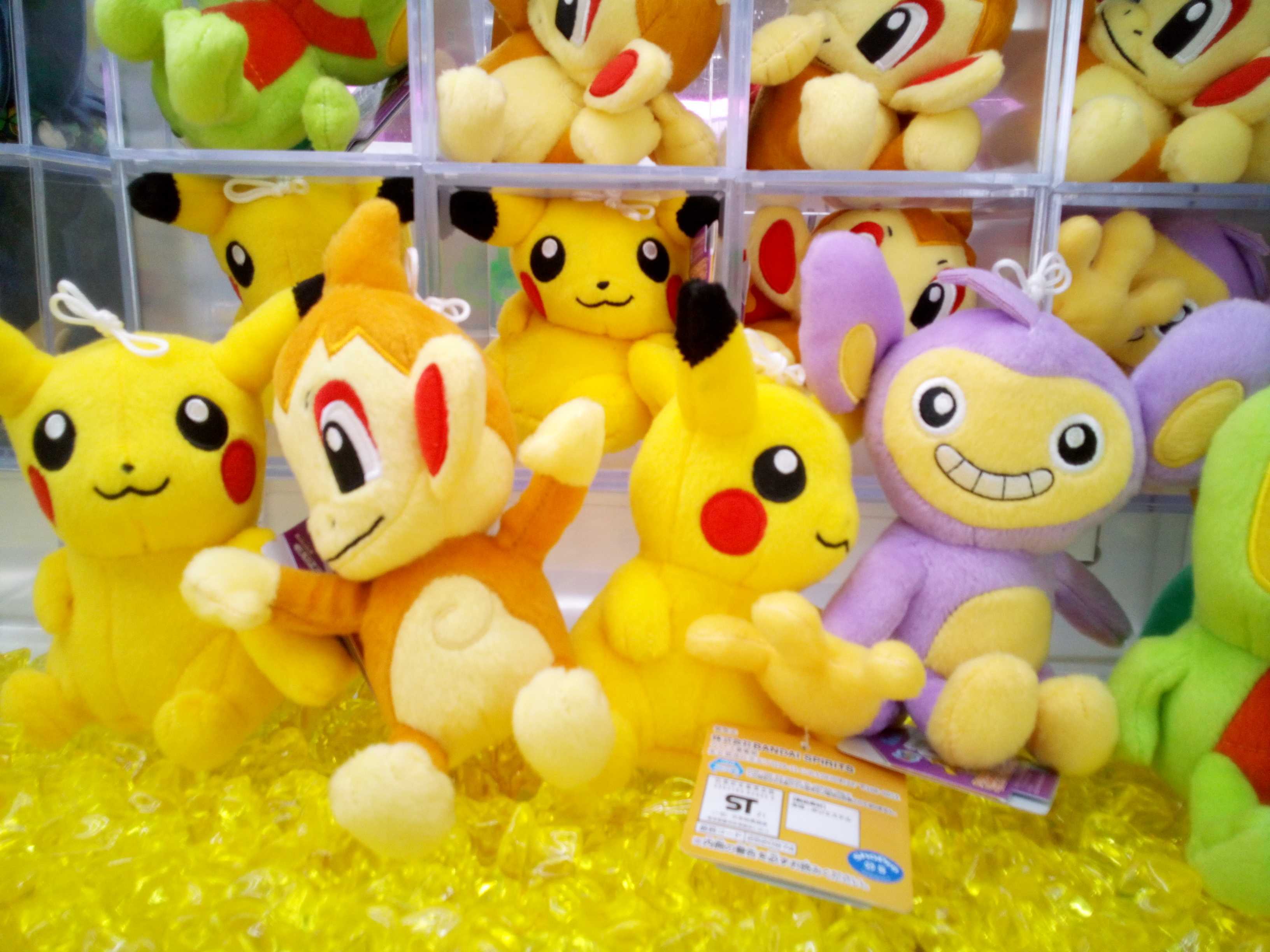 ソユーゲームフィールド御所野店 プライズ情報 ポケットモンスターの新しいぬいぐるみ しっぽみてみて ぬいぐるみ ピカチュウ エイパム キモリ ヒコザル 入荷しました 口がみんな可愛い 沢山のお客様のご利用お待ち致して