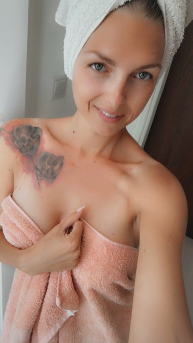 Finally I have my own website 😱😍  Check it out  👉🏼 https://t.co/aRLDDYSDjH  30 % OFF ON ALL MOVIES 🥳  #amelielei<a href="/tag/blond"class="tags"><span>#blond</span></a><a href="/tag/discount"class="tags"><span>#discount</span></a><a href="/tag/shower"class="tags"><span>#shower</span></a><a href="/tag/amelielei"class="tags"><span>#amelielei</span></a>