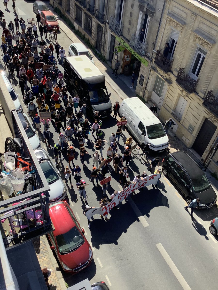 jmny33's tweet photo. Manif en soutien à la culture en cours dans les rues de Bordeaux #bordeaux #culture https://t.co/z9EYVp19wh
