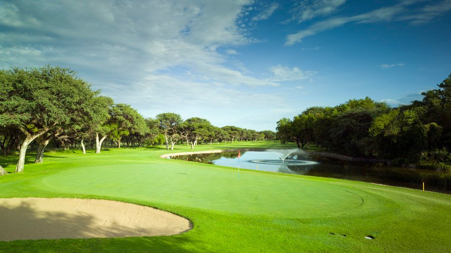 Fly_Airlink's tweet photo. Let #FlyAirlink connect you from Joburg to your business in #Sishen, with 2 flights daily from 19 April 2021. 

Combine business &amp; leisure with 15kg FREE sporting equipment allowance to bring your golf clubs with you.

Book your #Airlink4Z ticket now: https://t.co/MZlxO4RfH3 https://t.co/Pw89MB8uqj