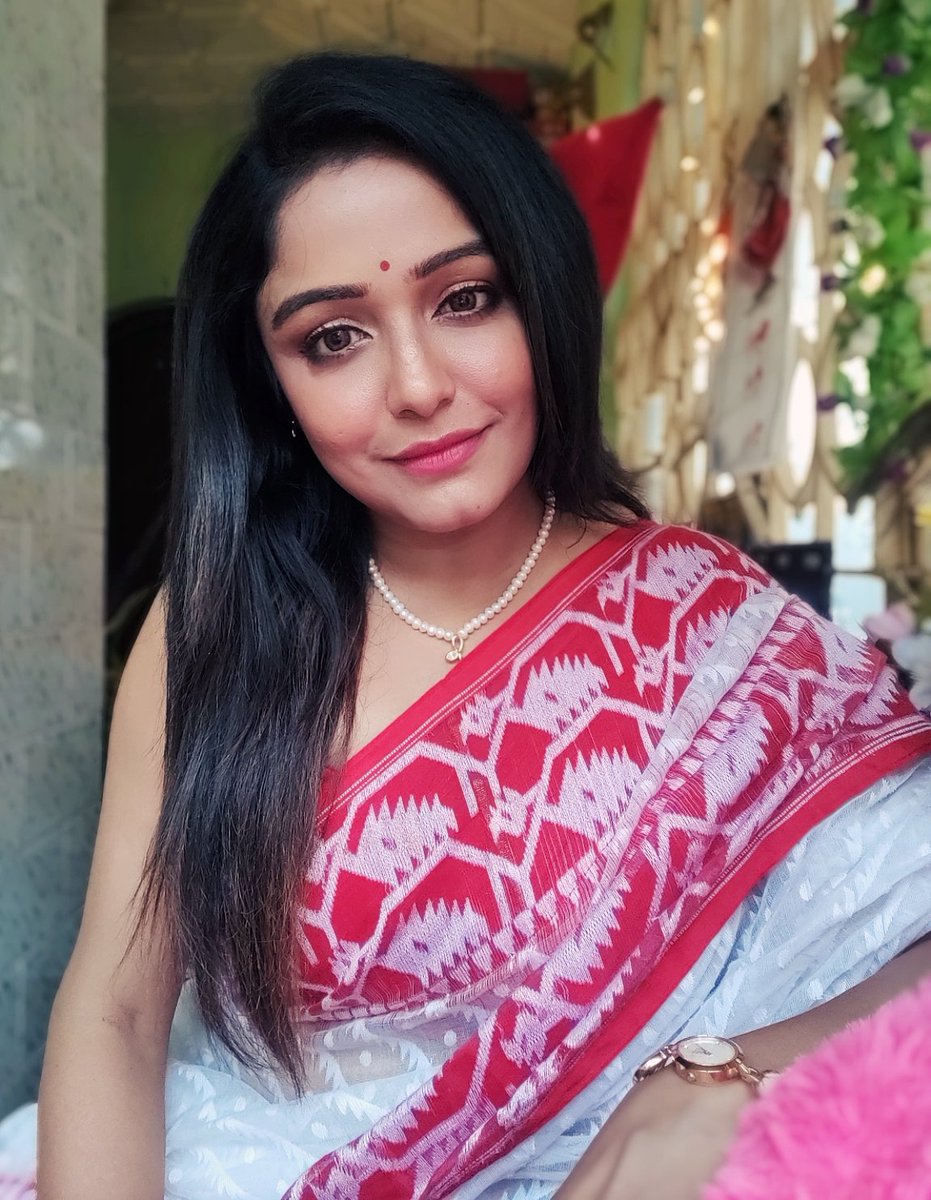 sayantani8's tweet photo. নববর্ষের দুপুরে...
@RumanGangulyTOI  #joydeep da r বাড়ির পুজোতে... https://t.co/BewHCNmVrW