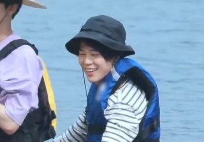 kimtaegif_t's tweet photo. https://t.co/pmaBvIvr47