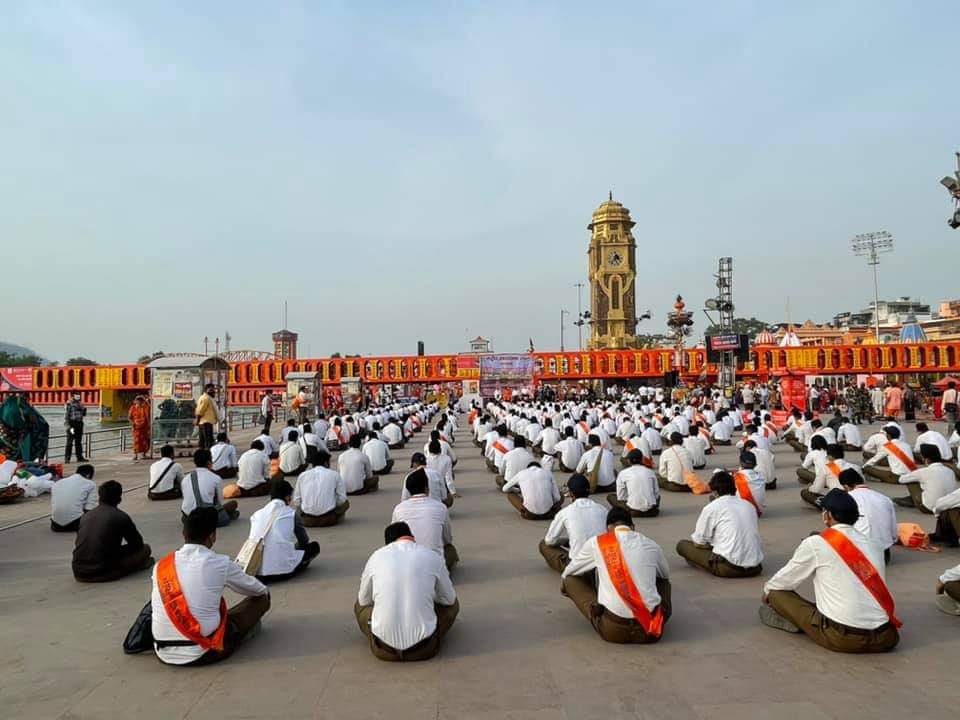 RSS Swayamsevaks return home today after volunteering at the #kumbh2021.