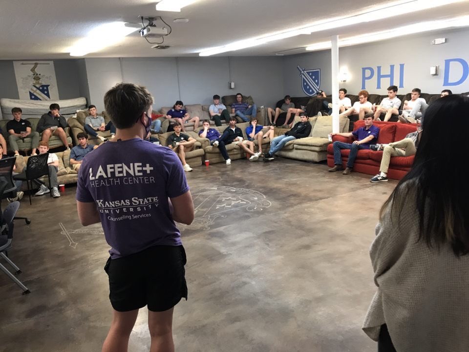 Thank you to Phi Delta Theta for having us come out yesterday to give yet another mental health training! We gave out around 250 resource cards which means we are one step closer to having a green campus! Awesome job again, Navigators! #KState