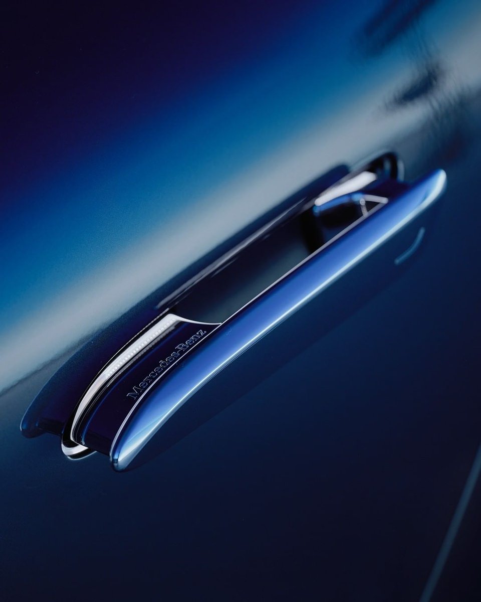 This is for you: get a glimpse of the all-electric #EQS. Time of arrival: today, 12 p.m. (EST).
#MercedesEQ #ProgressiveLuxury