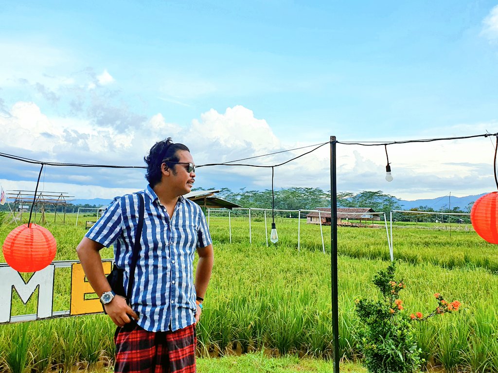 HipmanSh's tweet photo. Ngabuburit dan Menikmati Mendung di Pematang Sawah.
#H3 https://t.co/27ITpdnvbV