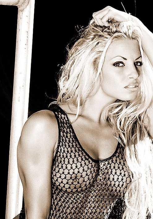 #Happy420 21 to Trish Stratus .. no explanation needed. https://t.co/KTd0Ke2OBF