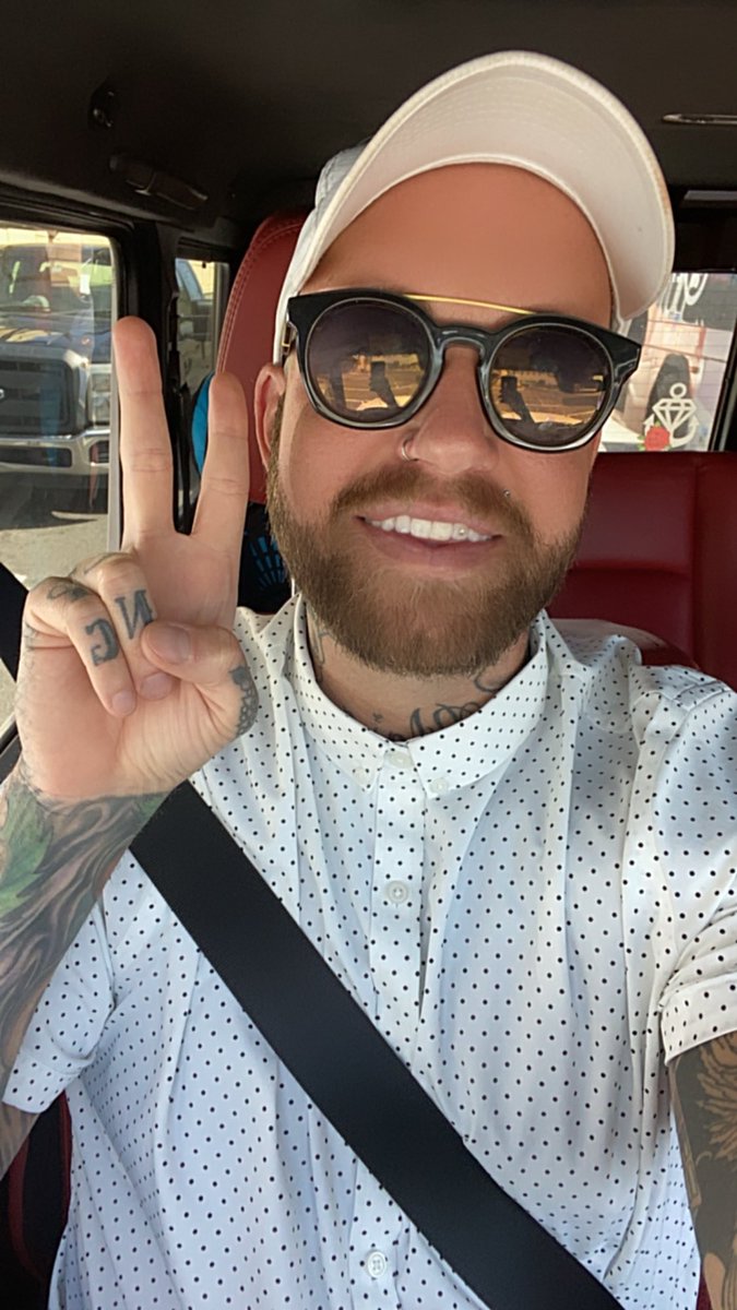 FRONZ1LLA's tweet photo. if you see this tweet you're gonna have good luck today 😁💫 https://t.co/UEsKXYFJhE