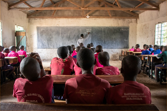 ProFuturo_'s tweet photo. In partnership with @TeachForAll &amp; @EmpiezaxEducar, ProFuturo implemented a teacher professional development project that trained over 15.000 teachers in Nigeria, Liberia and Tanzania🌍

https://t.co/XXbG7kClLt

@fundacionTef @FundlaCaixa 
@UNESCO @Teach4Nigeria @TeachForLiberia https://t.co/mNg7PEmkDK