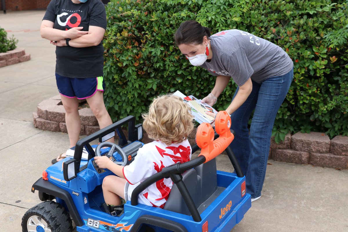 GCISD's tweet photo. GCISD has provided support to families throughout the COVID-19 pandemic. Since March 2020, we have served 617,702 curbside meals, provided 382 hotspots to families who were in need of internet access, and distributed 6,000 books to students who picked up meals. #LEADGoals https://t.co/MlMoERchfn