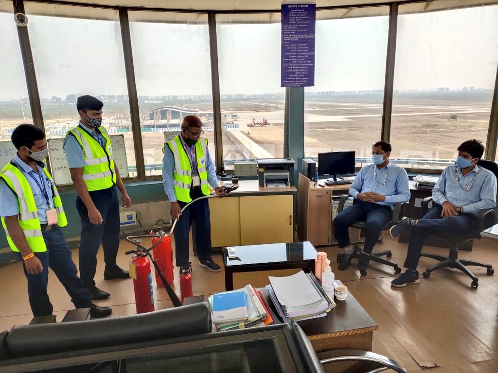 aaistvairport's tweet photo. #FireServiceWeek Day 2
Fire #TeamSuratAirport described the working of fire extinguisher, an active fire protection device used to extinguish or control small fires, often in emergency situations, to the ATC team in ATC Tower.
#DefiningSafety
#SafetyFirst
#Unite2FightCorona https://t.co/AMkpbJqzPJ