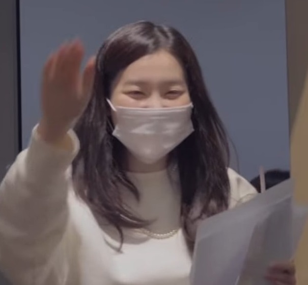 myseulgi0210's tweet photo. oh hi seulgi ✋🐻✋😊 https://t.co/uI1HdAJnI4