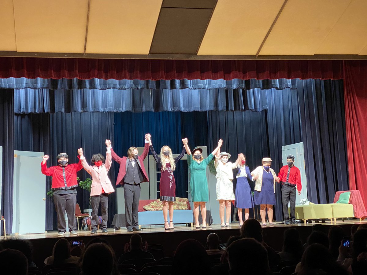 SintonHSYrBook's tweet photo. SHS OAP’s student body performance of Suite Surrender—bravo! 👏🏼 🎭 🏴‍☠️ https://t.co/8DPXf1lYyC