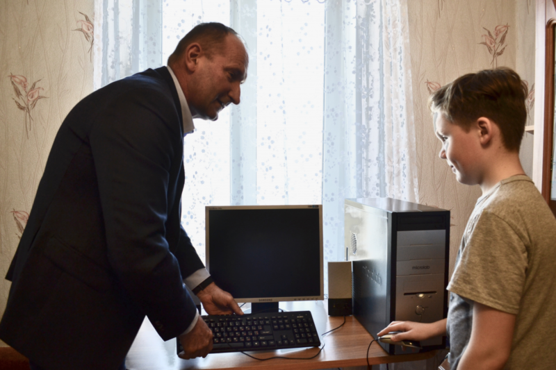 Михаил Батин подарил юному кинешемцу персональный компьютер - privpravda.ru/mihail-batin-p…