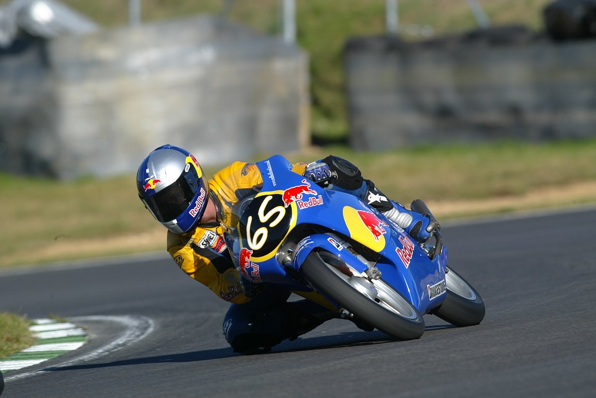 JoshClose7's tweet photo. I've been doing some picture research this afternoon for an upcoming @OfficialBSB feature and came across this brilliant combo...@jonathanrea and his Red Bull Honda British 125 Championship bike in 2003. 📸 @DoubleRedBSB #BSBreload #WorldSBK https://t.co/1zwCZuJbC8