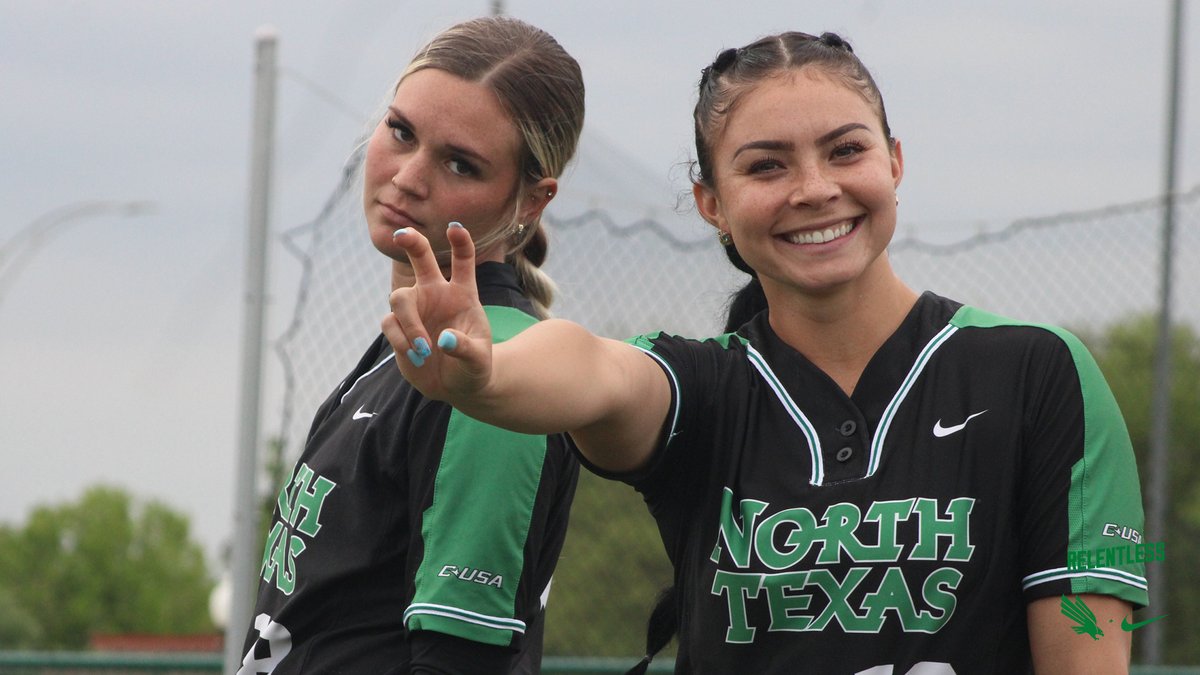 MeanGreenSB's tweet photo. There are two types of people on travel days ✈️

Next Stop: El Paso 📍

@tarah_hilton | @tuesdaybrianna 

#GMG x #MGSB https://t.co/R5Hus9ugRV