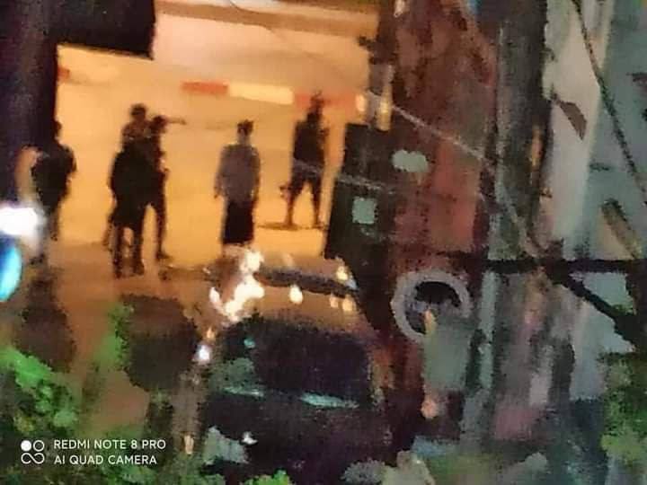 mp2_suunge's tweet photo. Military terrorists raided Thamine 2 ward, Mayangone Tsp and tried to abduct innocent civilians around 9:14 pm. FREEDOM OF SPEECH #Apr15Coup #WhatsHappeningInMyanmar https://t.co/H8MrPGWnsD https://t.co/2Pwlo52r1R