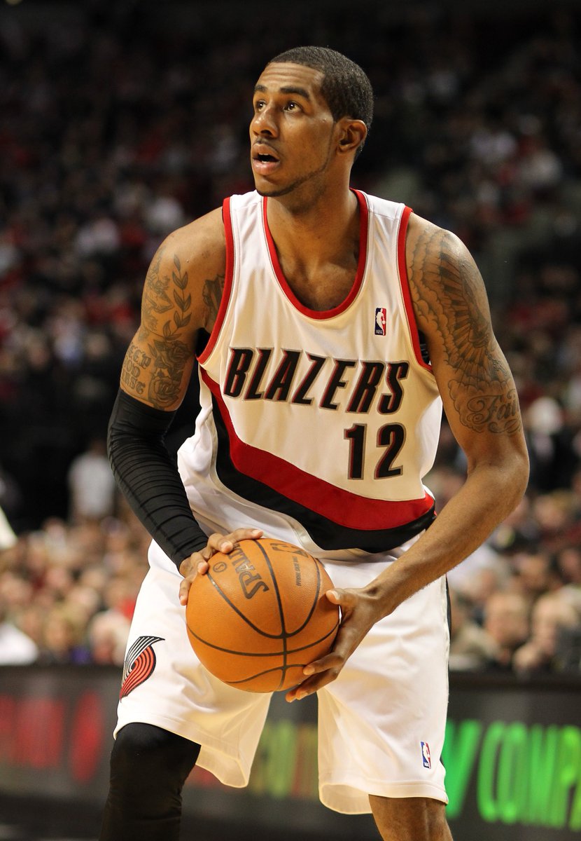 BleacherReport's tweet photo. - 7x All-Star
- 5x All-NBA
- NBA All-Rookie first team
- 19,951 career points
- 8,478 career rebounds
- 15 seasons

What a career, @aldridge_12 https://t.co/GELcOIcZ0o