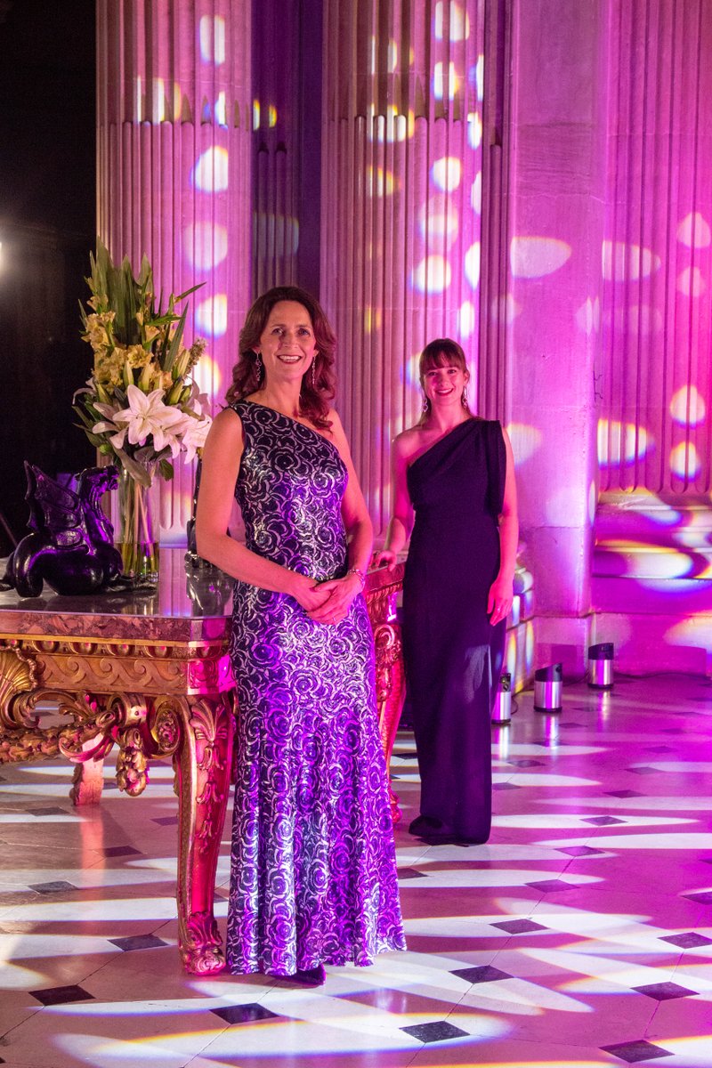BlenheimPalace's tweet photo. This evening we are delighted to host the @GuidesForBrides Customer Service Awards 2020. 🏆 🌺 💍

The virtual ceremony will begin at 19:00 and streamed live online at:  https://t.co/BONt4FcJO5

Congratulations to all finalists, we hope you enjoy the evening! #gfbawards https://t.co/GXKEUxjIIT
