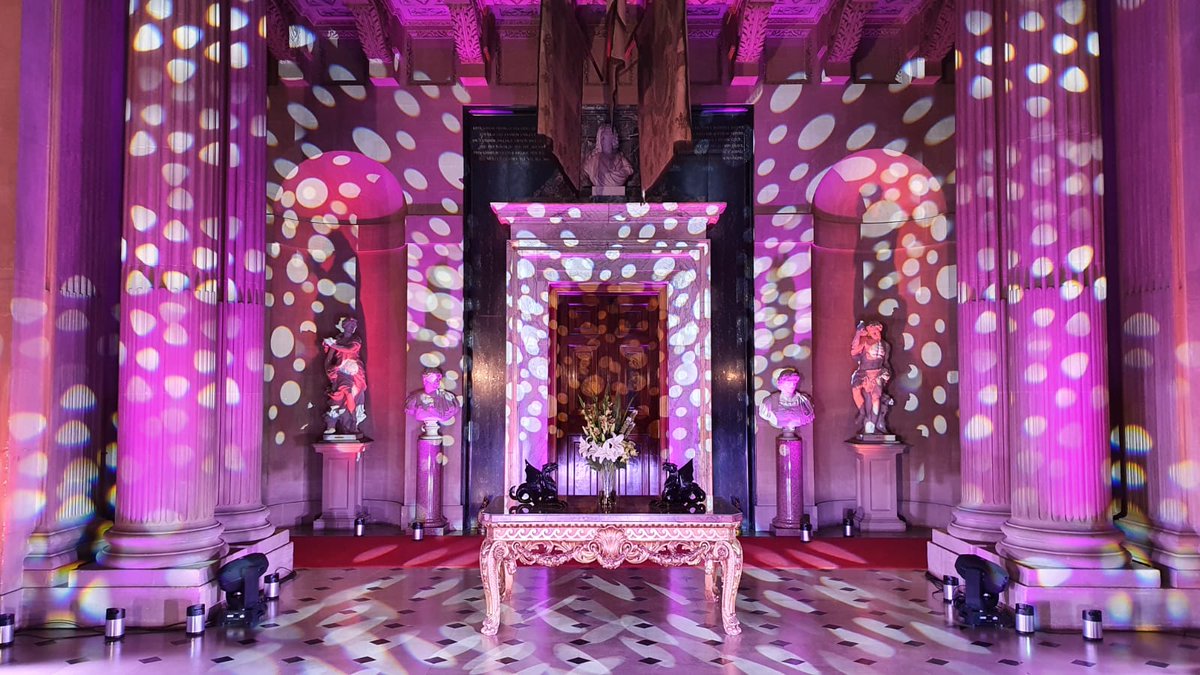 BlenheimPalace's tweet photo. This evening we are delighted to host the @GuidesForBrides Customer Service Awards 2020. 🏆 🌺 💍

The virtual ceremony will begin at 19:00 and streamed live online at:  https://t.co/BONt4FcJO5

Congratulations to all finalists, we hope you enjoy the evening! #gfbawards https://t.co/GXKEUxjIIT