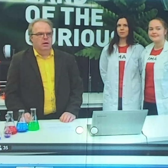 KirsiRehunen's tweet photo. #StarT2021 #Taipalsaari #STEAM innolla tehtiin peili- ja vakoilututkimuksia ja voitettiin suuri laatikollinen tiedevälineitä https://t.co/vR8A9qCOrC