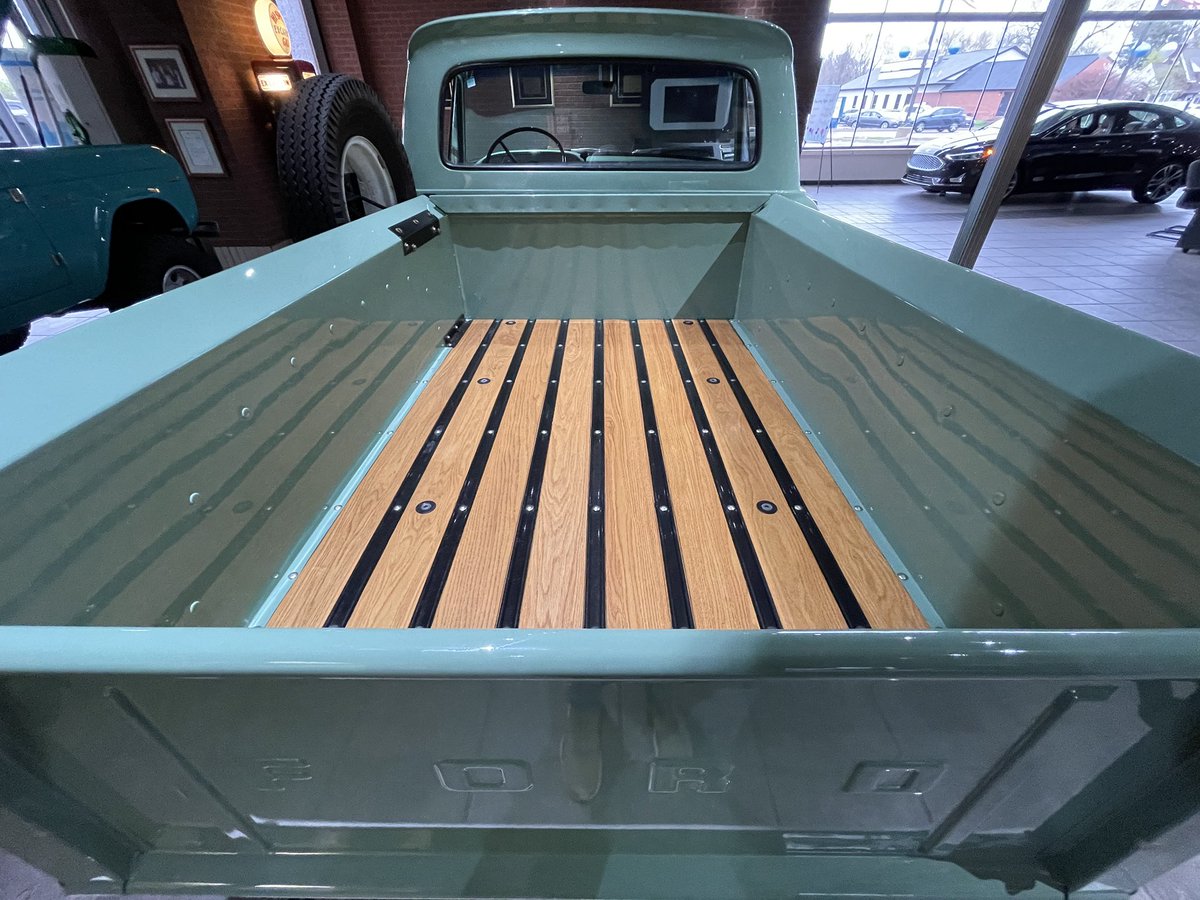 BUTMANFORD's tweet photo. Happy #ThrowbackThursday from our showroom! Stop by today to see our 1962 F100 and 1969 Bronco! https://t.co/t03dusBVNT