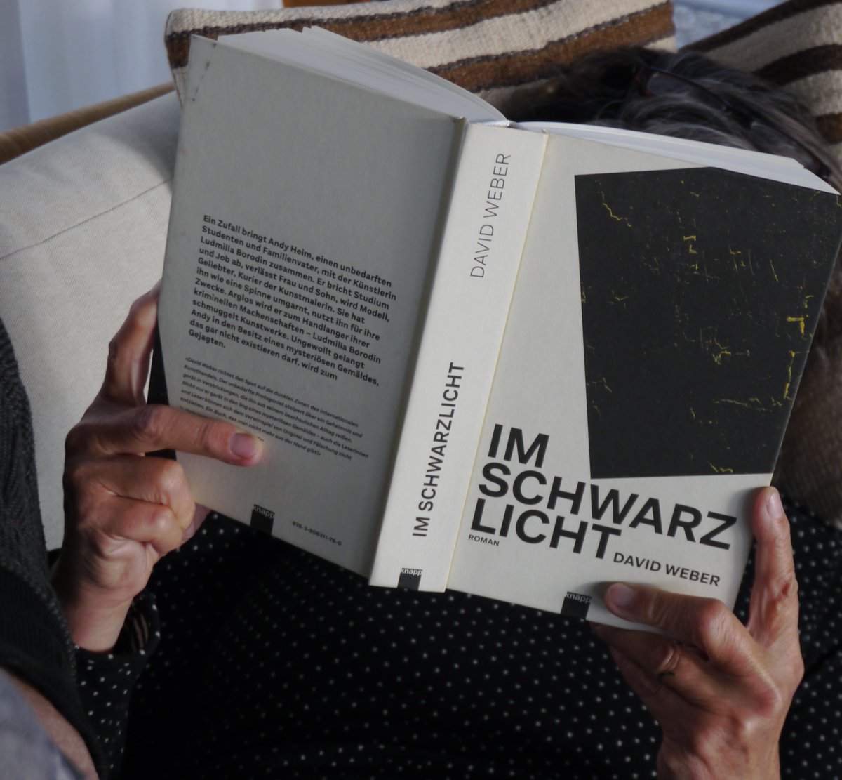 DavidWeber_ch's tweet photo. IM SCHWARZLICH - Feedbacks
Die Geschichte hat mich gefesselt und manch schlaflose Nacht verkürzt. Was mache ich jetzt? Auf das nächste Buch warten … https://t.co/sRXRTA9QED