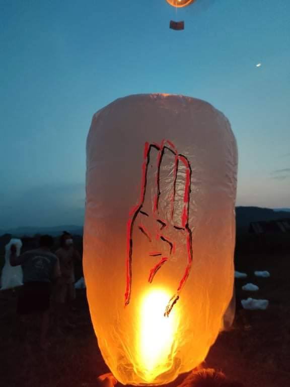 Anti-dictatorship hot air balloons night strike at Hopon, ShanState.
FREEDOM OF SPEECH 
#WhatsHappeningInMyanmar 
#Apr15Coup 
#ReleaseTheDetainees