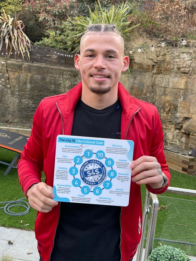 Lilycomms's tweet photo. He's magic you know, he's the Yorkshire Pirlo! ⚽️

Thank you @Kalvinphillips  Phillips, you’ve made our Account Manager Joel’s day signing his Lily mouse mat.

We love celebrating Leeds heroes! #football #leedsunited #kalvinphillips https://t.co/UDcSNF5VC1