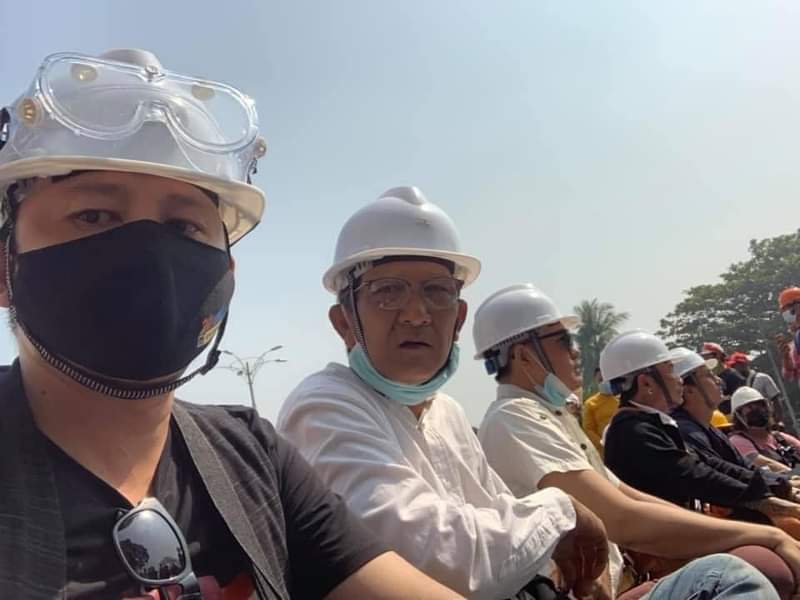 jkyooKOJO's tweet photo. An actor, U Zin Wine, who actively participated for democracy of Myanmar was abducted by massive Junta(SAC) troops this evening.
FREEDOM OF SPEECH 
#WhatsHappeningInMyanmar 
#Apr15Coup https://t.co/e9C8sO8C3C