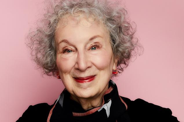 👏Congratulazioni a @MargaretAtwood! La “poetessa, scrittrice ed esploratrice del mito” 🇨🇦 è la vincitrice del premio speciale Lattes Grinzane, dedicato ai migliori libri di narrativa pubblicati nell’ultimo anno. 👉bit.ly/2QtfnoJ @BottariLattes