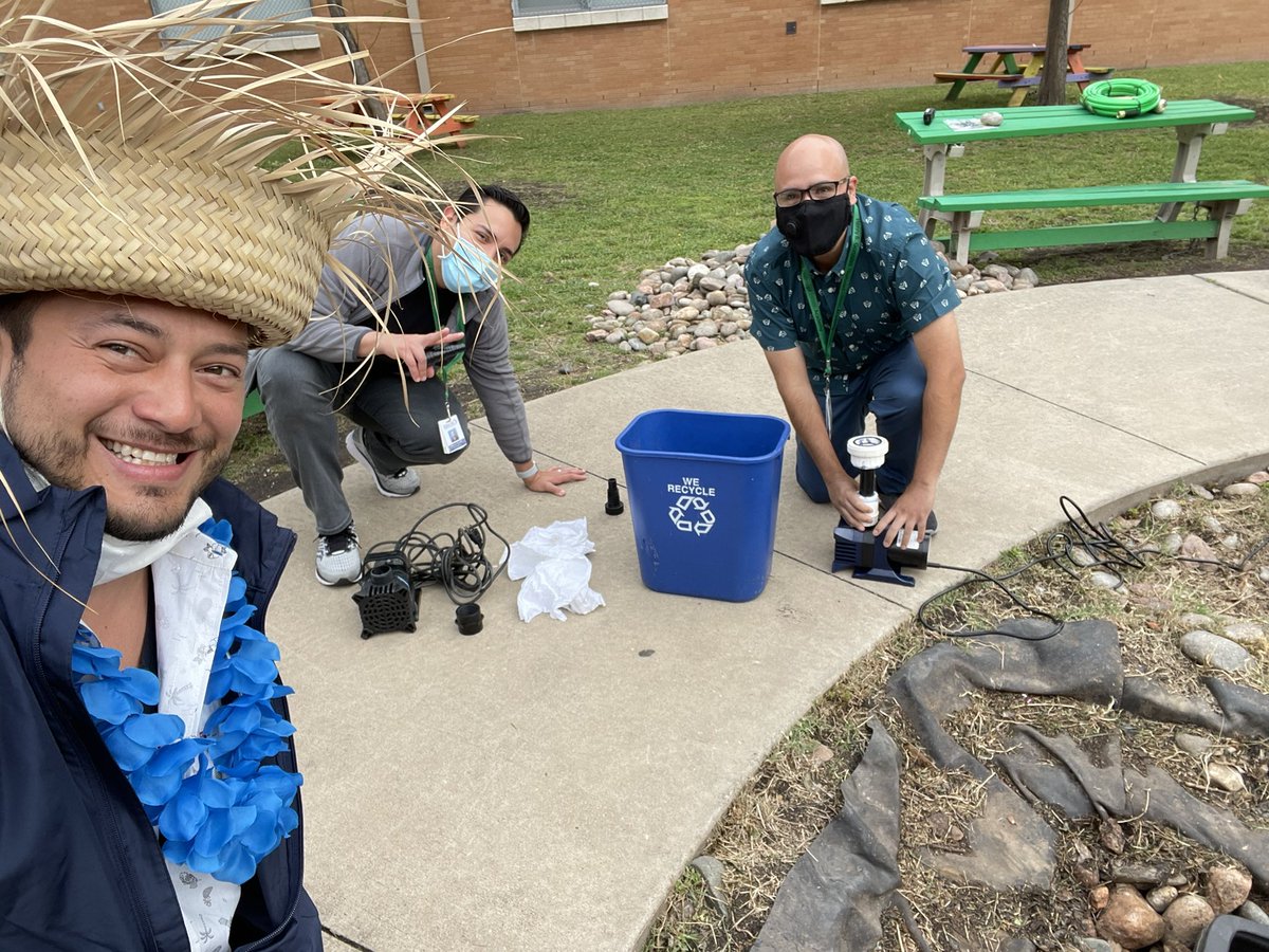 vanessa_315's tweet photo. PersonalizeDISD: RT @HBGonzalezPLA: Teamwork makes the DREAM work! Getting ready for #EarthDay2021 while reviewing the properties of soil @DallasisdSTEM @PersonalizeDISD @OutTeachEd @Tanya_N_Shelton The water pump is up and running! 🌊 #OhanaDay https://t.co/egzDdOEP0v