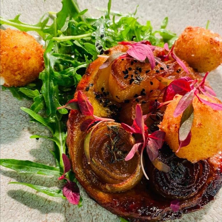 Shallot tarte tatin, Goat's cheese bon bons, rocket &amp; balsamic, a fabulous new starter for our outdoor menu. #brownhorseinn #itsgoodtobeback #localproduce #newseason #newmenu