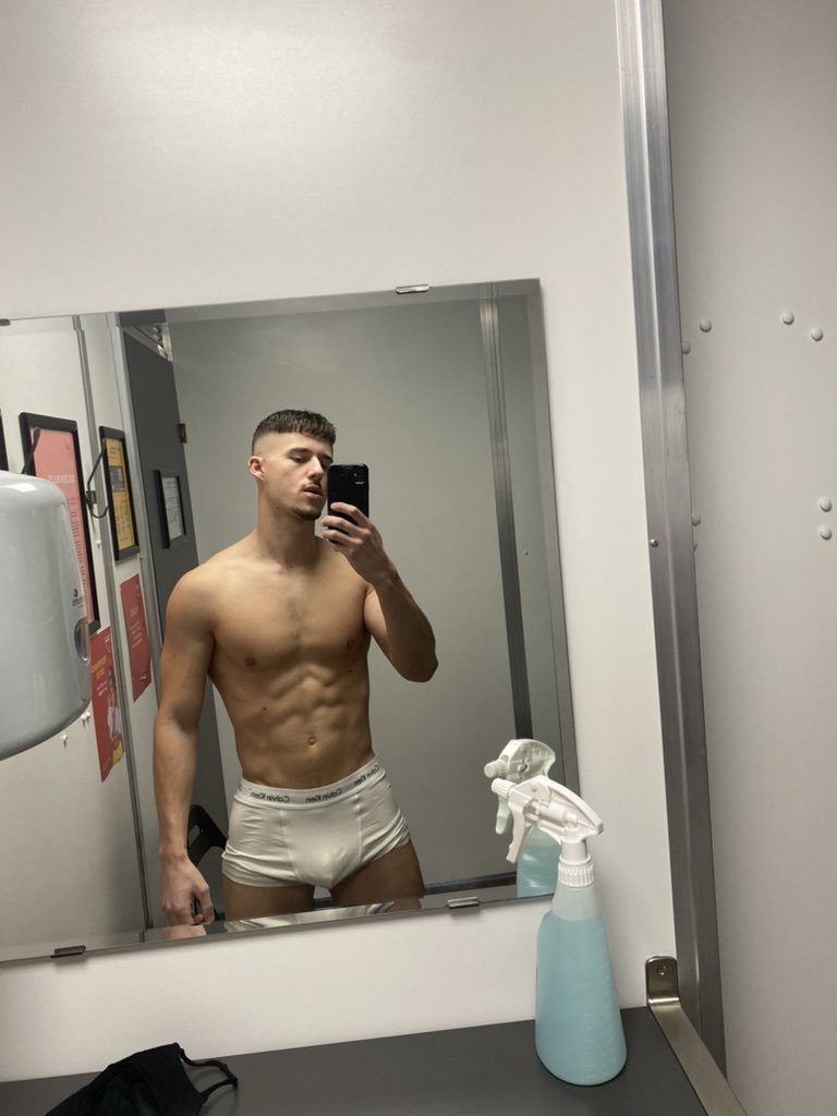 Chris OnlyFans 🍆 Top 0.08% on Twitter: "5 minutes in a room with me. What you doing?! 😉 https