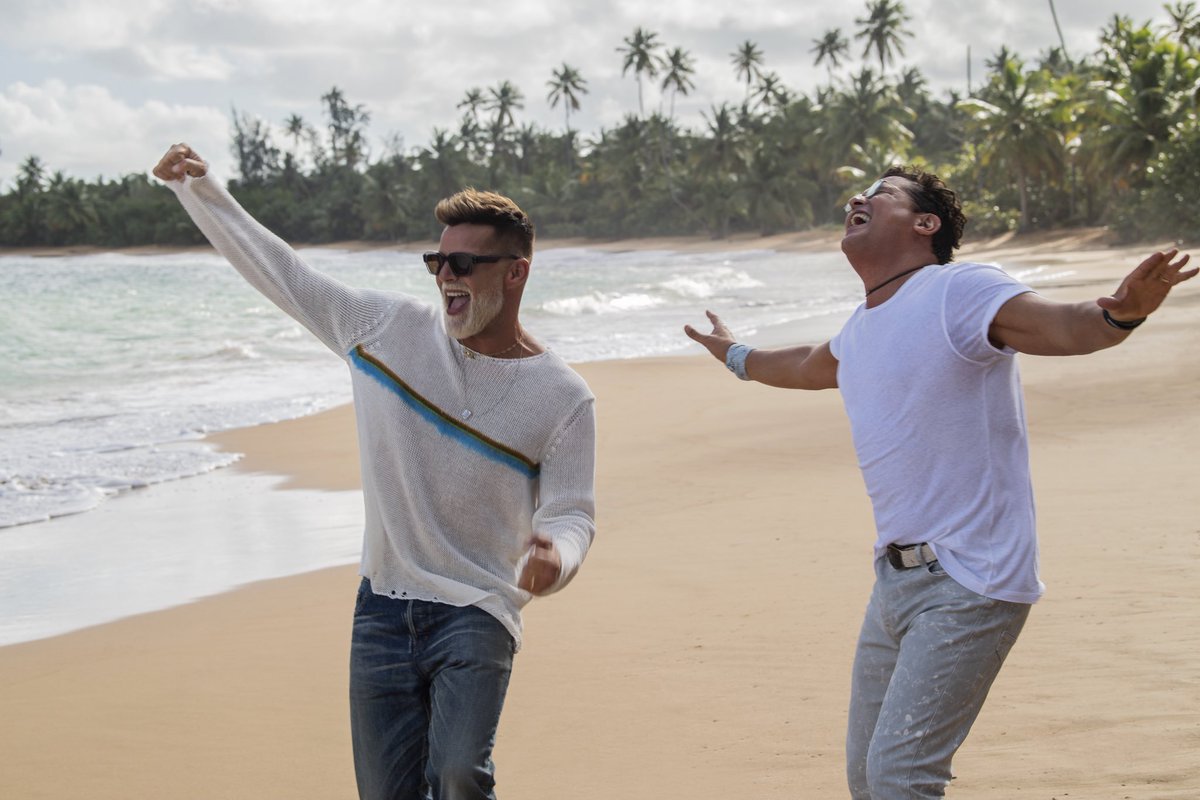 #CancionBonita junto a <a href="/carlosvives/">Carlos Vives</a> youtube.com/watch?v=KIBeny…