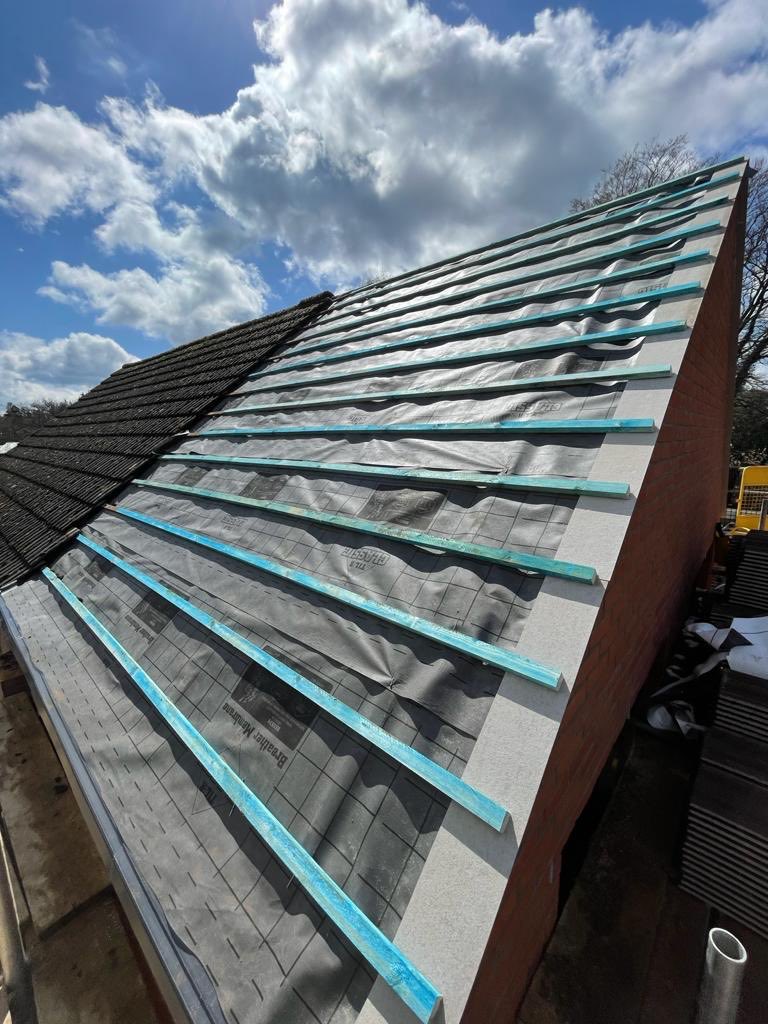 LoveBuildCS's tweet photo. Brickwork complete and new roof well underway!! https://t.co/u7j6vsAvdy
