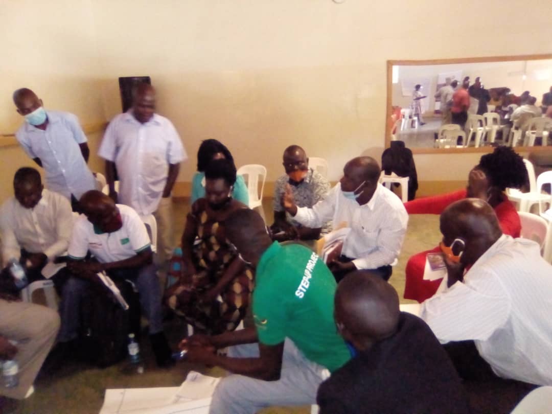 DPMO Obongi Diatrict explains the value of hortultural pdn.for refugees livelihoods in West Nile region #marketscan workshop #SUPREME project