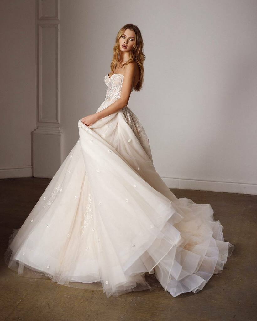 GaliaLahav's tweet image. CALLING ALL LA BRIDES! // Love our #Hunter? You can try this as well as our entire new collections at our LA trunk show NOW! Visit our website to book an appointment or DM us for more information! #GLLA #LABride #GaliaLahav instagr.am/p/CNsTIg6Ju8G/