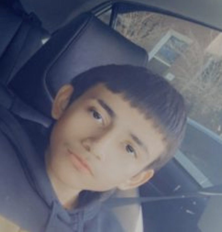 BlackVotersMtr's tweet image. 13 years old. A CHILD was murdered by Chicago Police, 13 years old. His hands were up. 

A false narrative was spread and buildings boarded up before the release of the video - that tells you all you need to know. Yet again, another family has lost a loved one. #AdamToledo