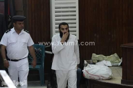 Esll7970Gladii's tweet photo. - الفنان احمد شاكر قام بتجسيد شخصيه الظابط الخاين المقدم محمد عويس والظابط ده كان في ادارة مرور #القاهرة وهو الي ساعد تنظيم بيت المقدس في عملية اغتيال الشهيد "محمد مبروك"عن طريق انه اداهم معلومات عن خط سيره ومكان اقامته عشان يسهل عليهم عملية اغتياله، وتم القبض عليه واعدامه ..✌️🇪🇬 https://t.co/55y0on6Ayi