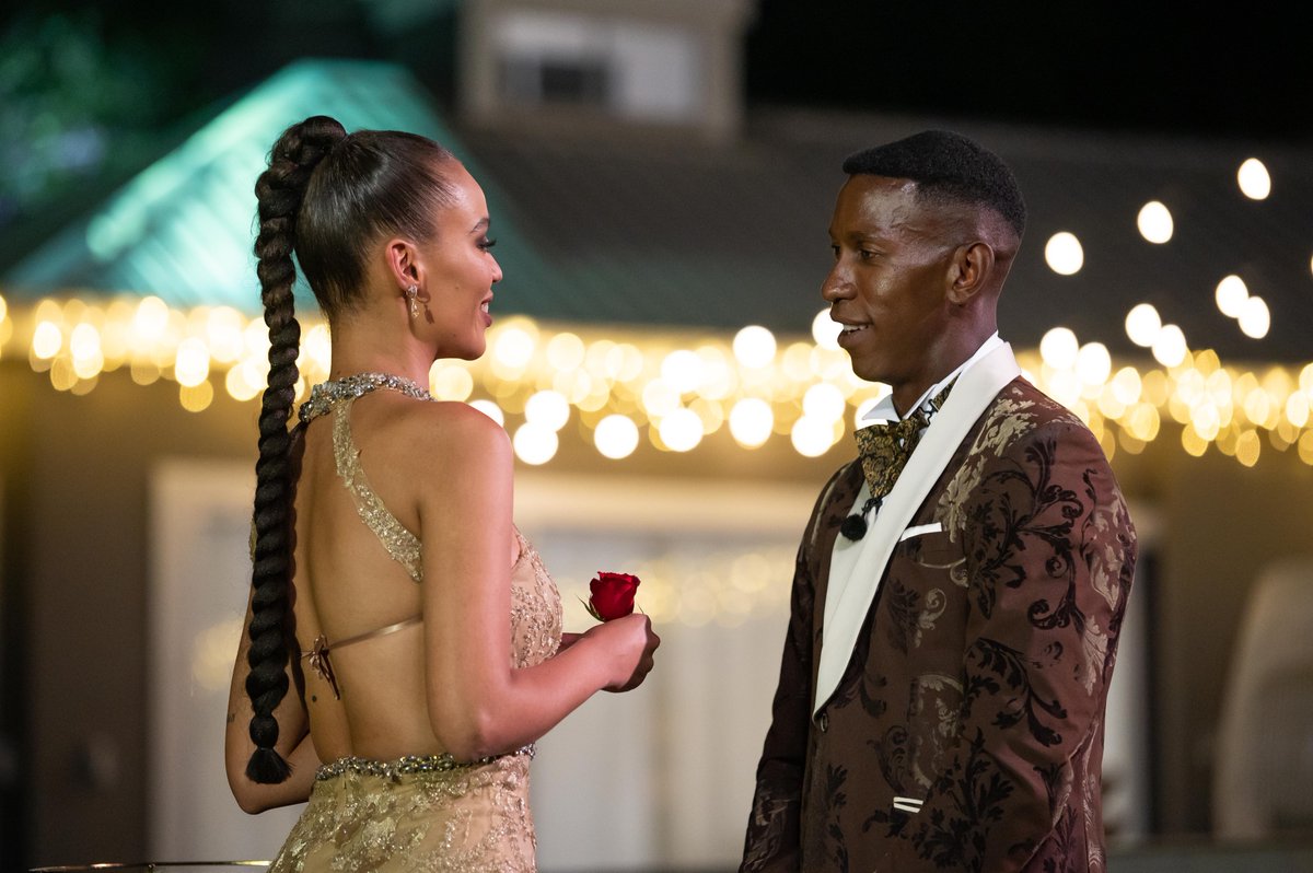 BloomableShop's tweet photo. WOW! And @qinisovandamme gives the two on one @BloomableShop rose to @VuyaniMashego 🌹🌹🌹
@DStv @MNet #TheBacheloretteSA #bloomable #justbeenbloomed #teamqiniso https://t.co/pI9GJP0QBp