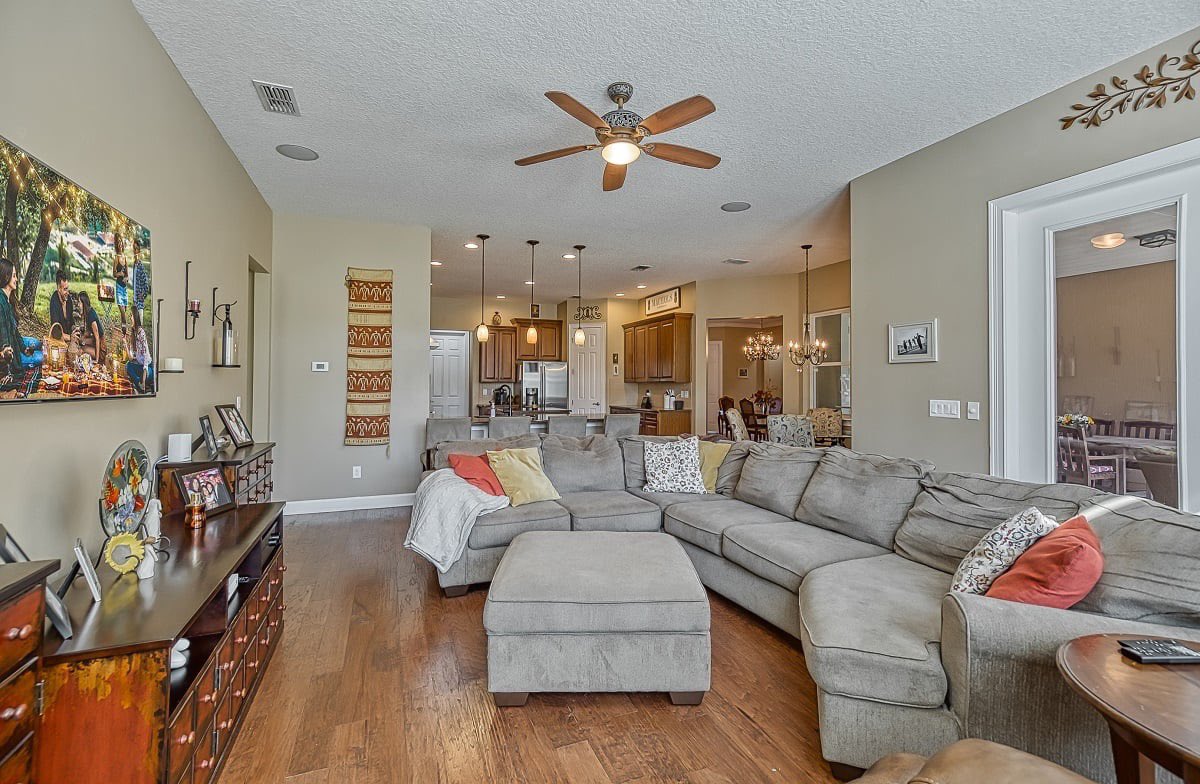 KevinERealtor's tweet photo. 🏡🏡Stunning 5 bedroom 4 full bath 3807 sqft pool home in very sought after gated Cimarrone Golf &amp; Country Club. 🏡🏡Gated golf community!  Call The Evans Team to get a private tour 904-495-1614 #theevansteam #watsonrealtycorp https://t.co/G2sXSawlBP