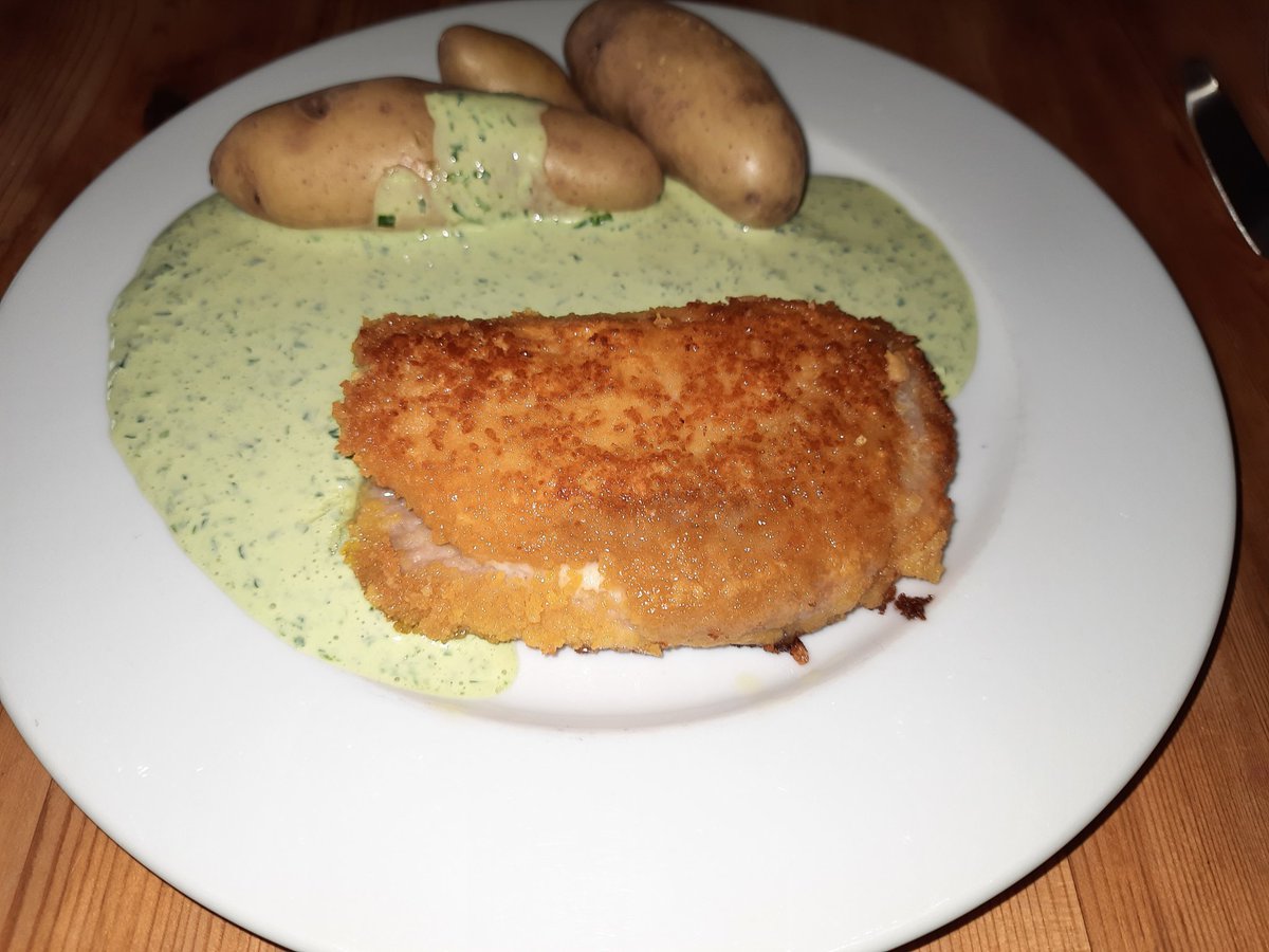 Fast alles gerettet.
#fleisch mit Kartoffeln und (Frankfurter)
Grüner Soße. 🤤🤤🤤
#jetztfrisstsiewieder https://t.co/gu4f76Lsb4