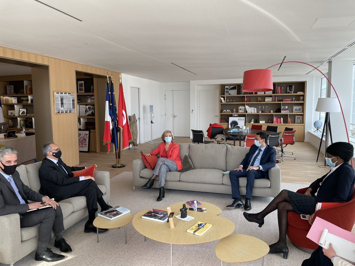 othmannasrou's tweet image. 🇫🇷🇹🇳 Très heureux d’avoir échangé avec l’ambassadeur de #Tunisie Mohamed Karim JAMOUSSI avec @vpecresse et @rezeg_hamida. 

L'occasion de faire le point sur notre coopération initiée dès 2017 avec le Grand Tunis.