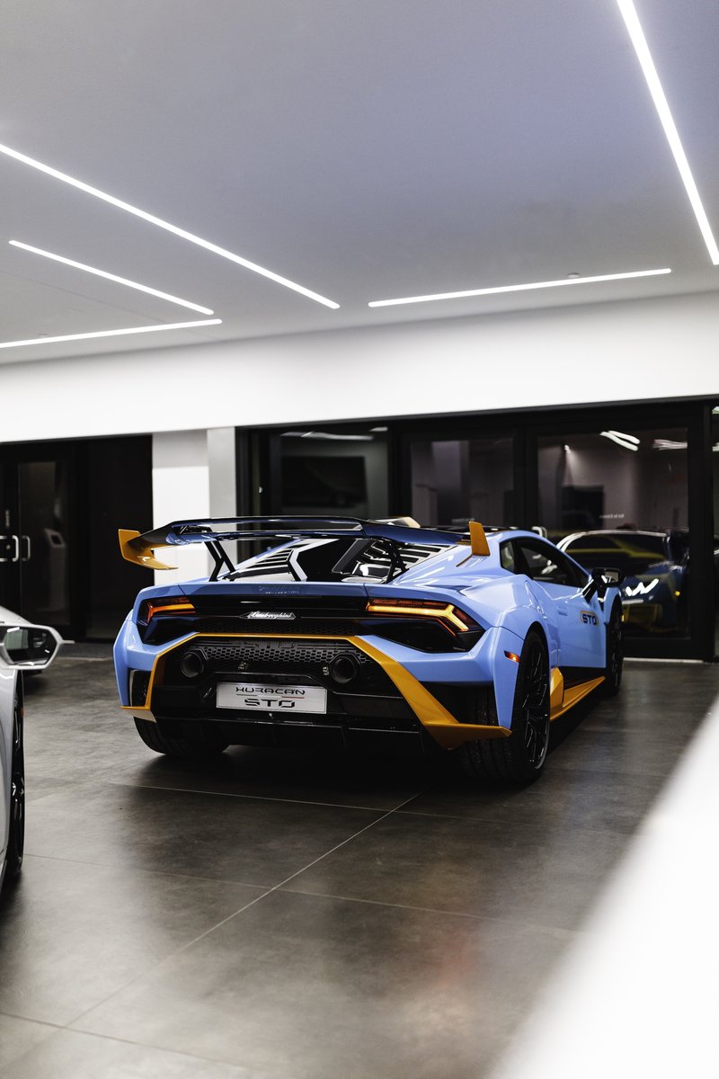 Lamborghini Boston tweet media